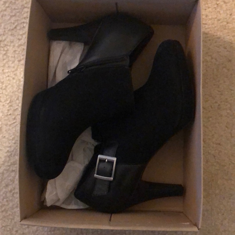 Size 9 Clark’s bootie  black never worn